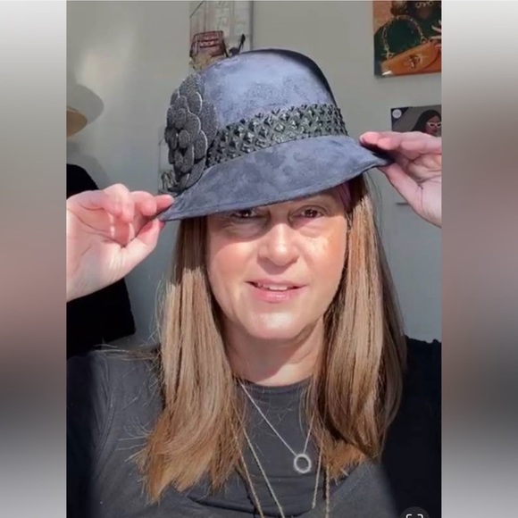 Like this notification for future shows💋 - Picture 3 of 15